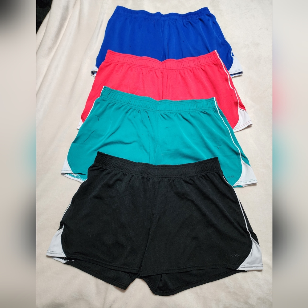 4 Pairs of C9 Champion shorts - Picture 2 of 11